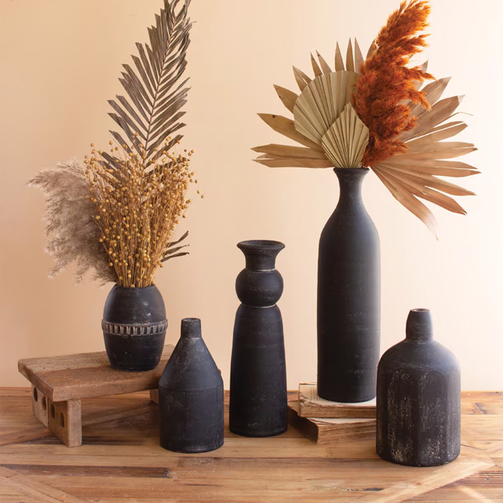 Black Clay Vase – Trove Warehouse