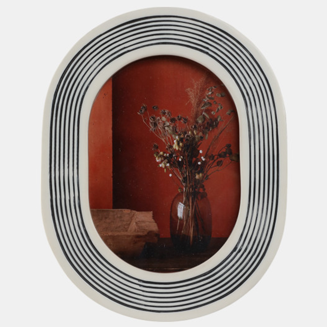Oval Etched Frame - Black/White