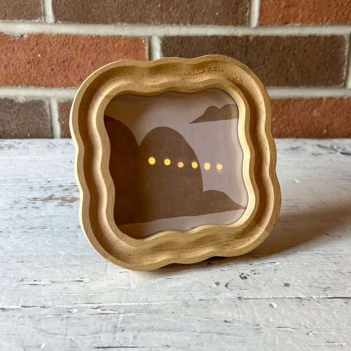 4" x 4" Scalloped Frame
