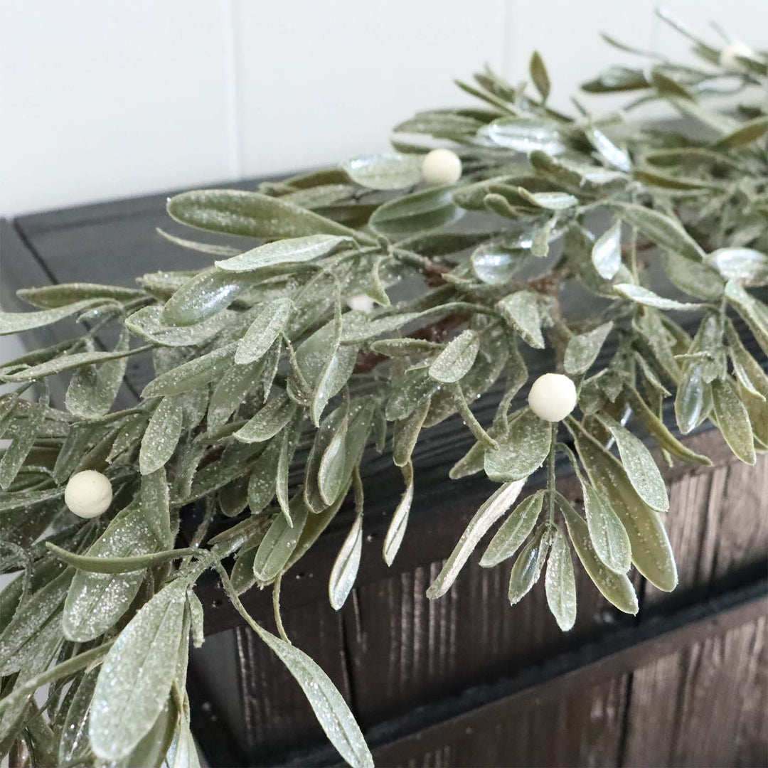 6' Mistletoe Garland