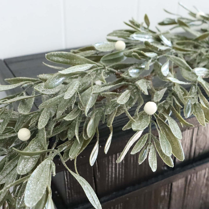 6' Mistletoe Garland