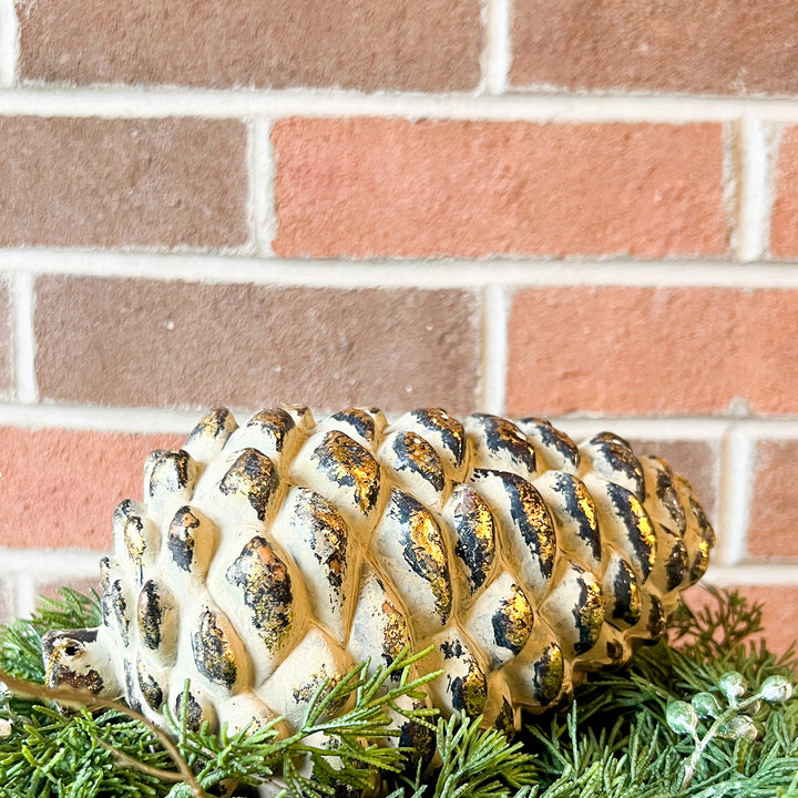 8" Pinecone