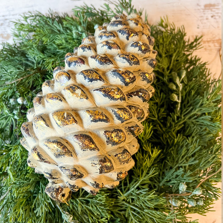 8" Pinecone