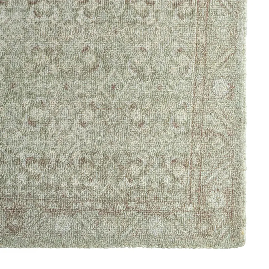 7’9" x 9’9" Rug