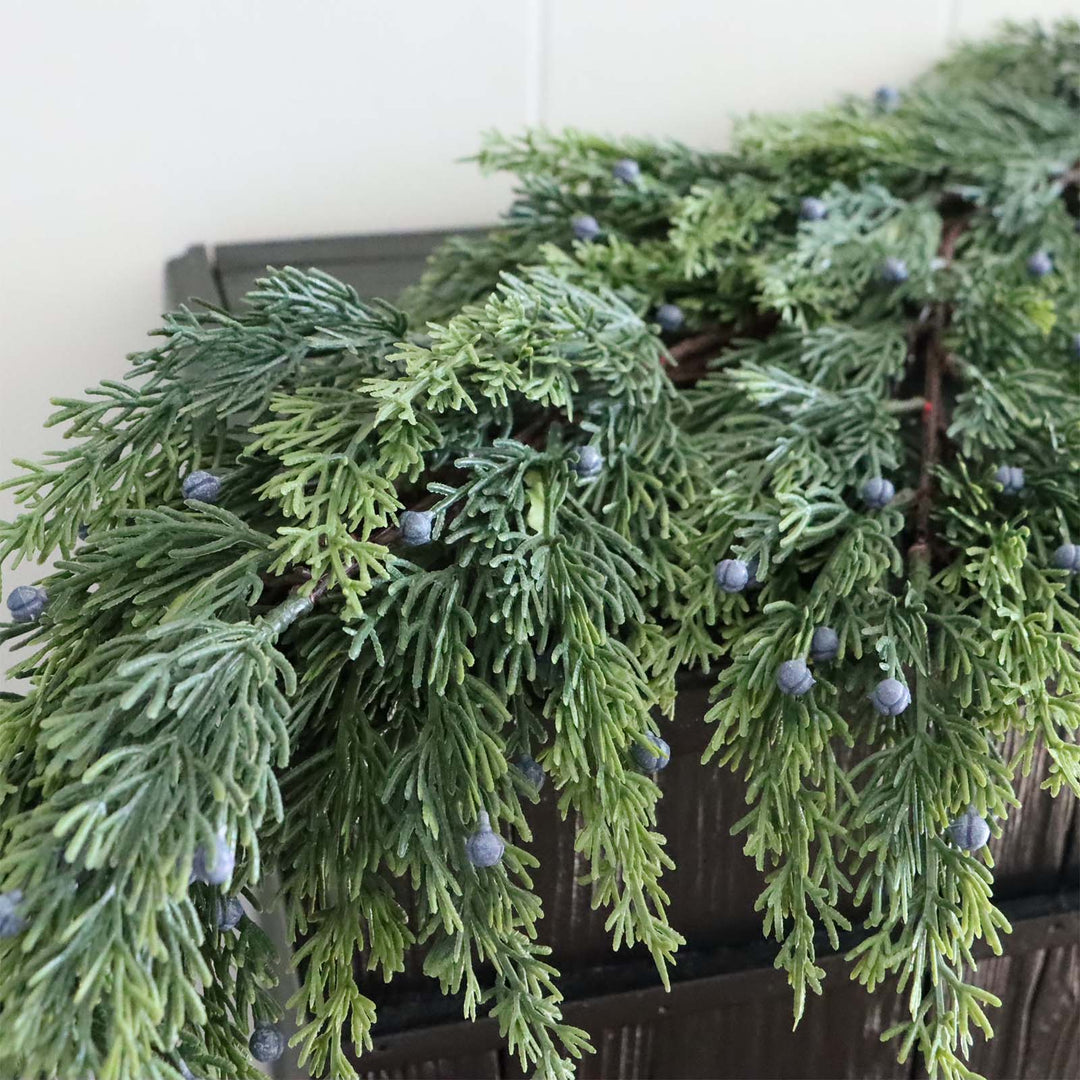5.5' Cedar & Seed Garland