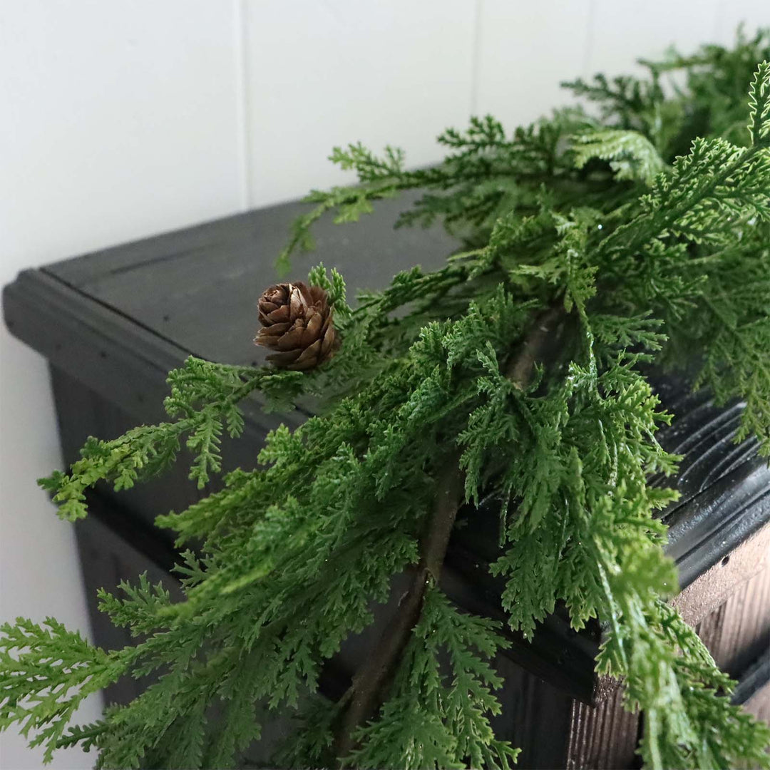 5.5' Cypress & Pinecone Garland