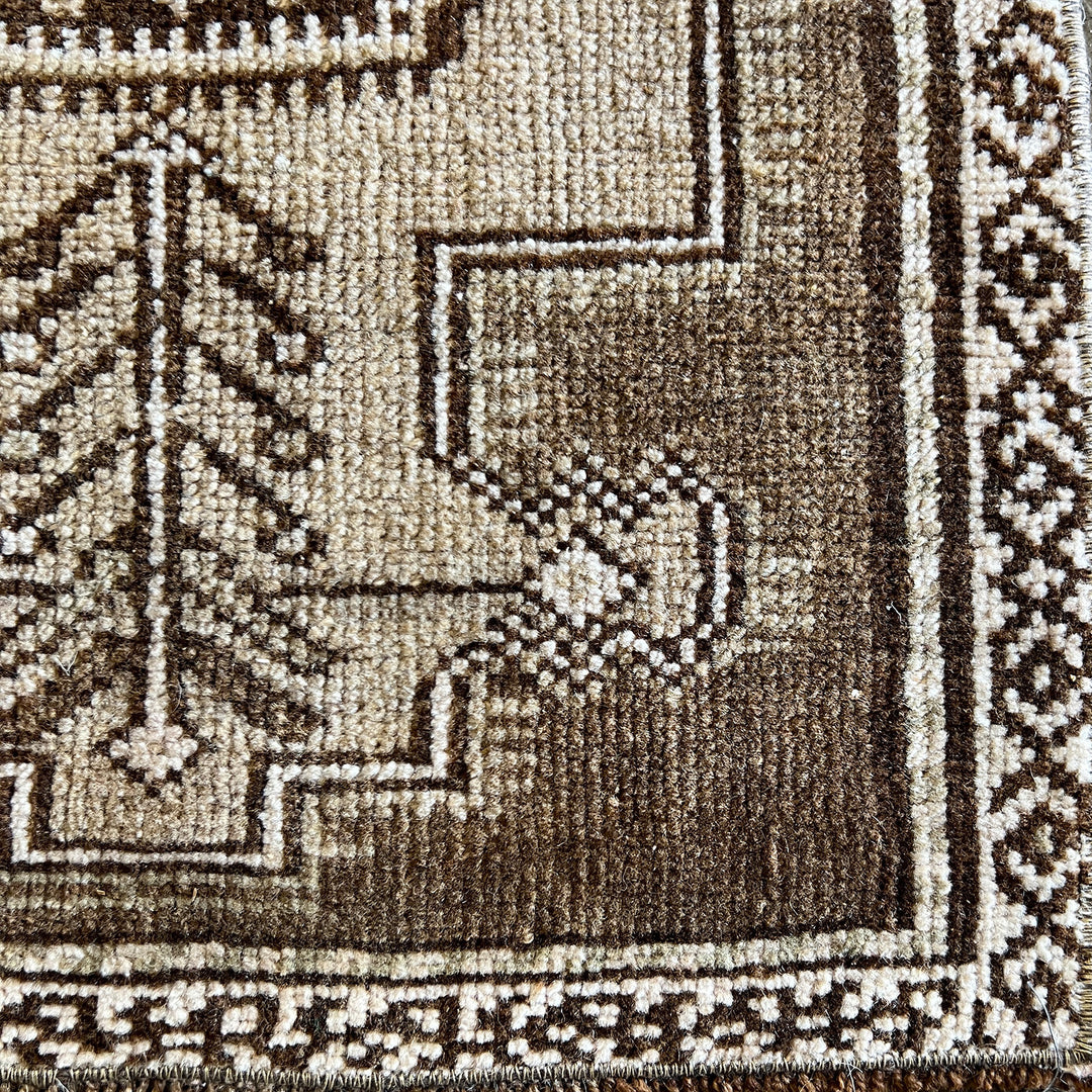 Vintage Rug No. 68