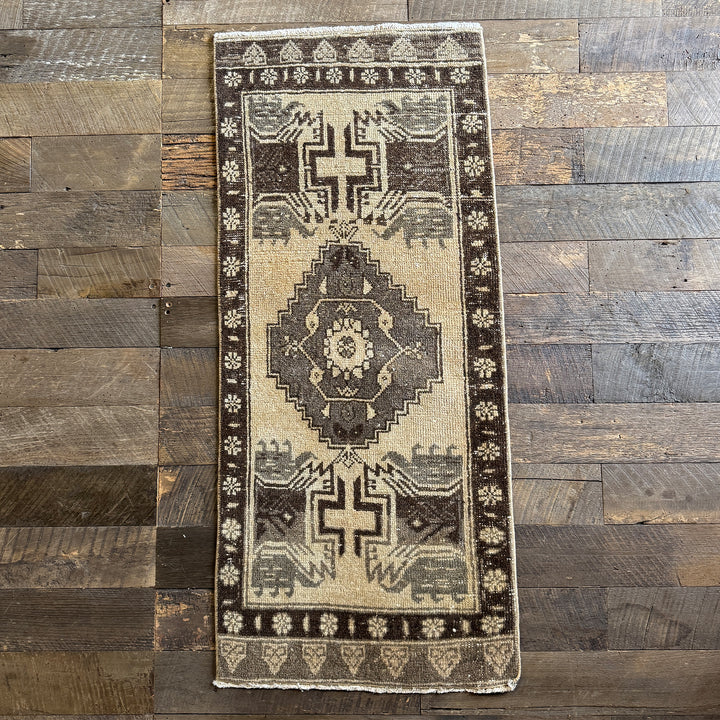 Vintage Rug No. 129