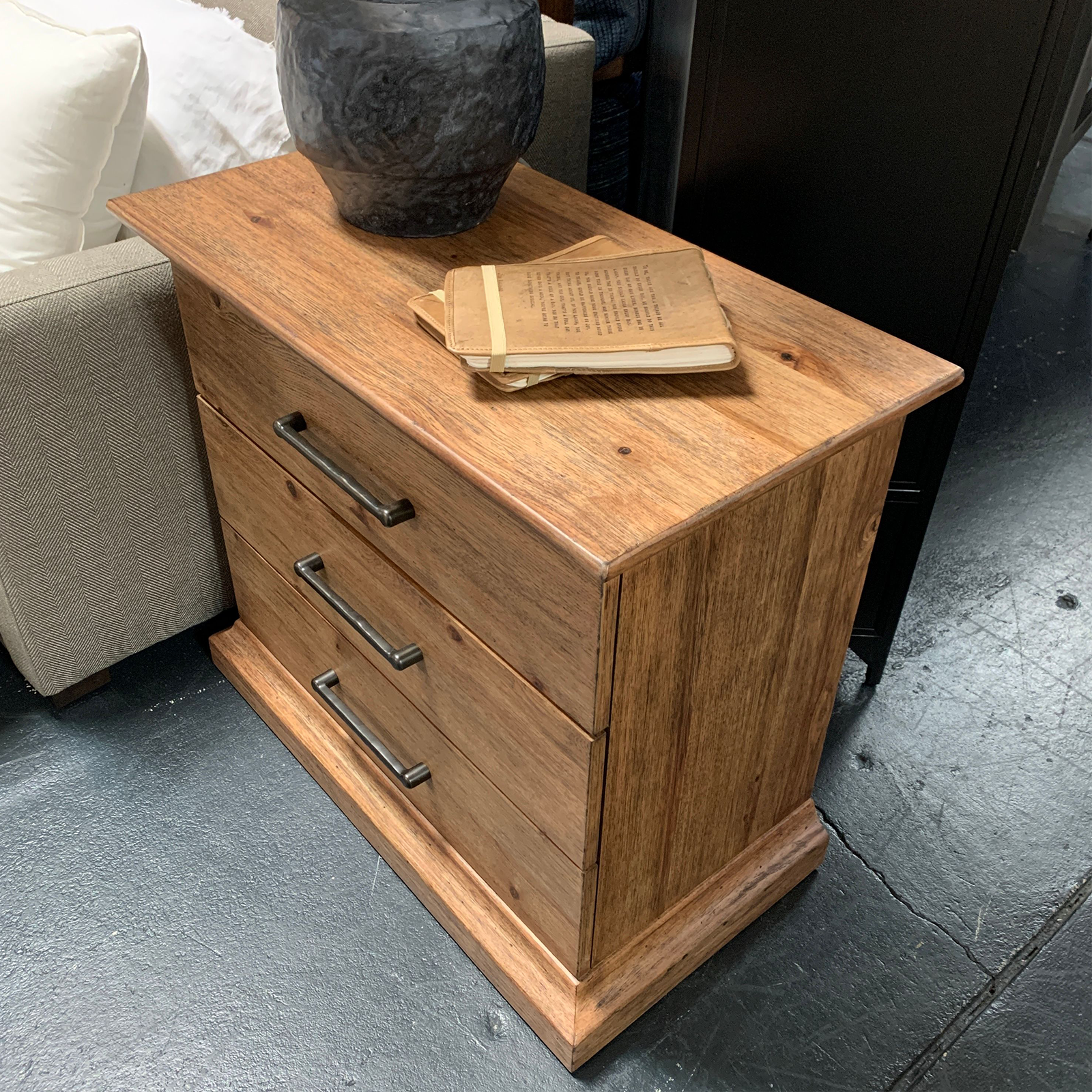 Delware Nightstand