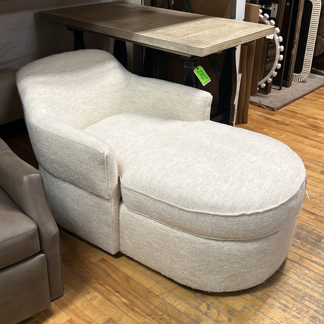 Ava Chaise