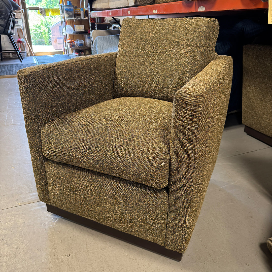 Alba Swivel Chair