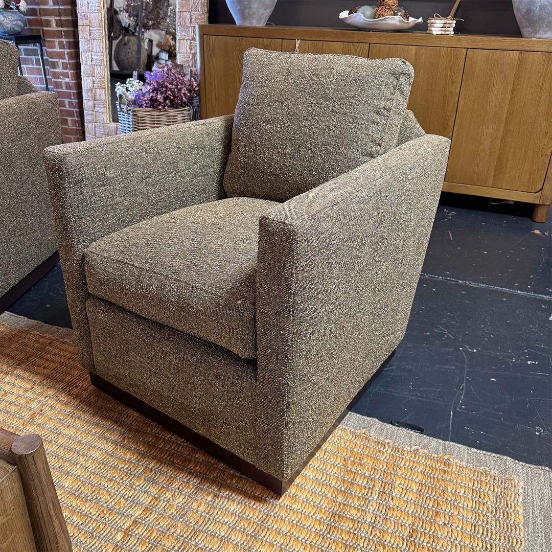 Alba Swivel Chair