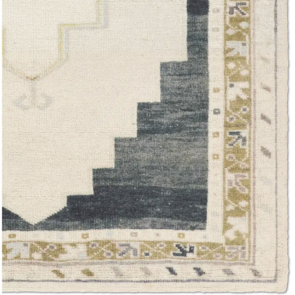 7'9" x 9'9" Rug
