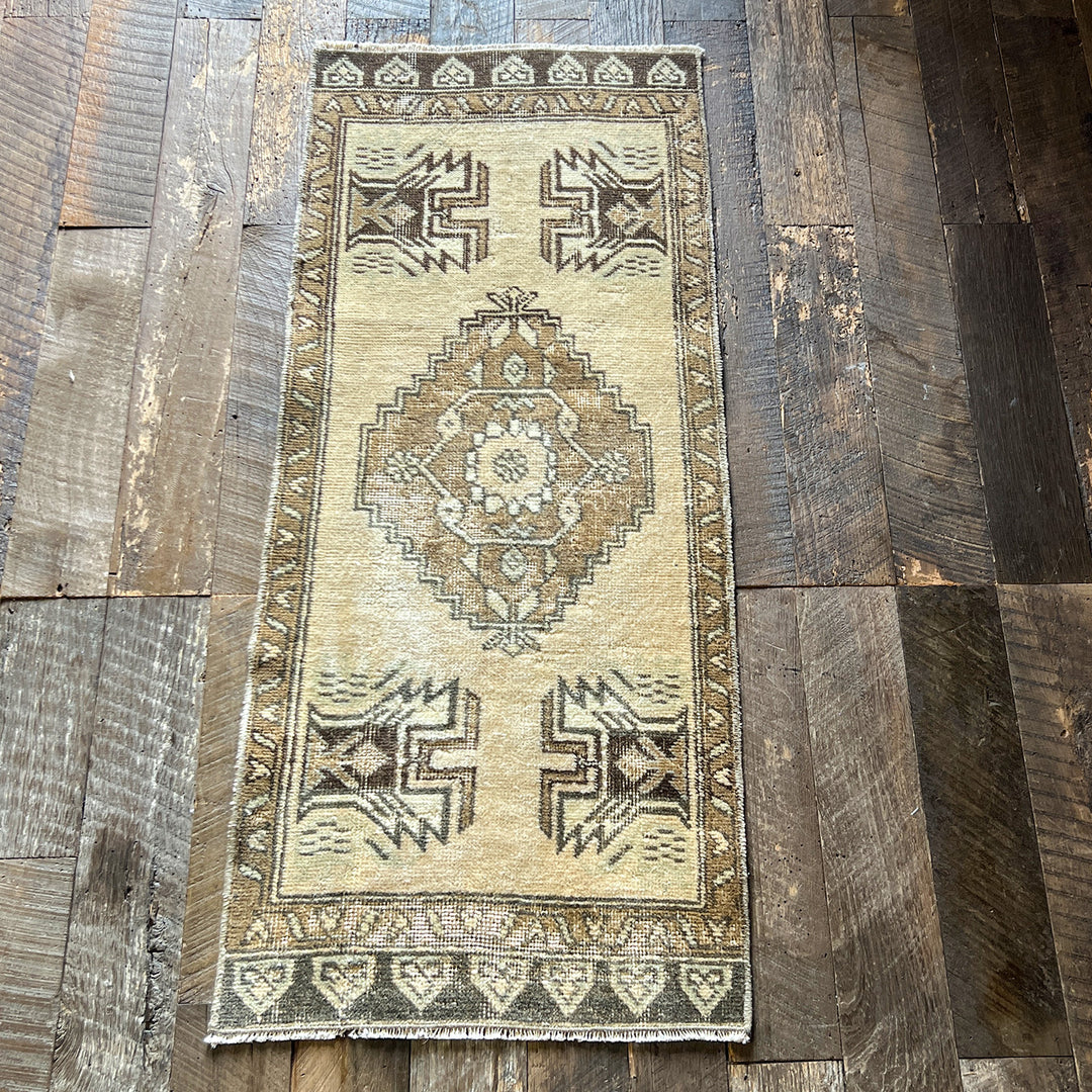 Vintage Rug No. 51