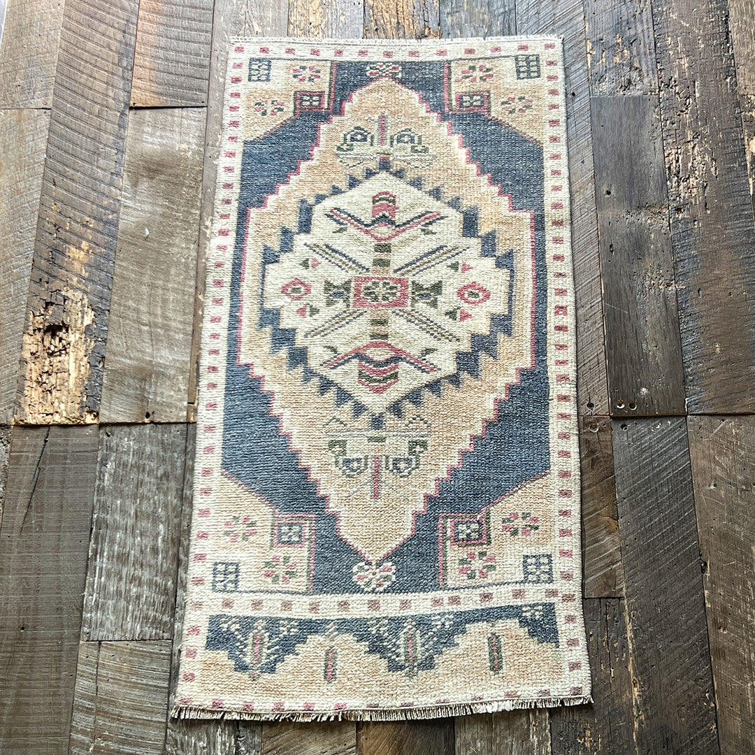 Vintage Rug No. 70